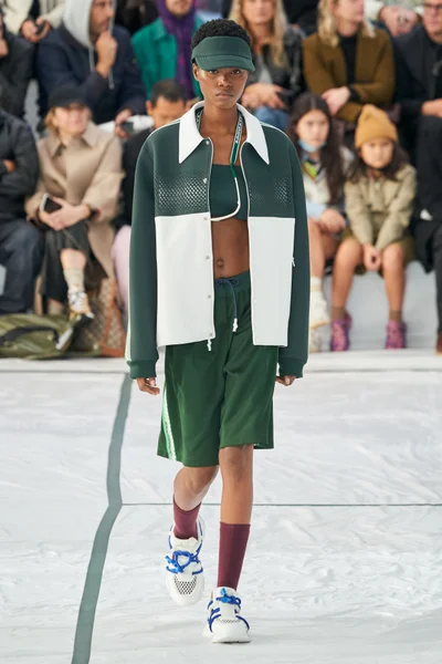 Look 32